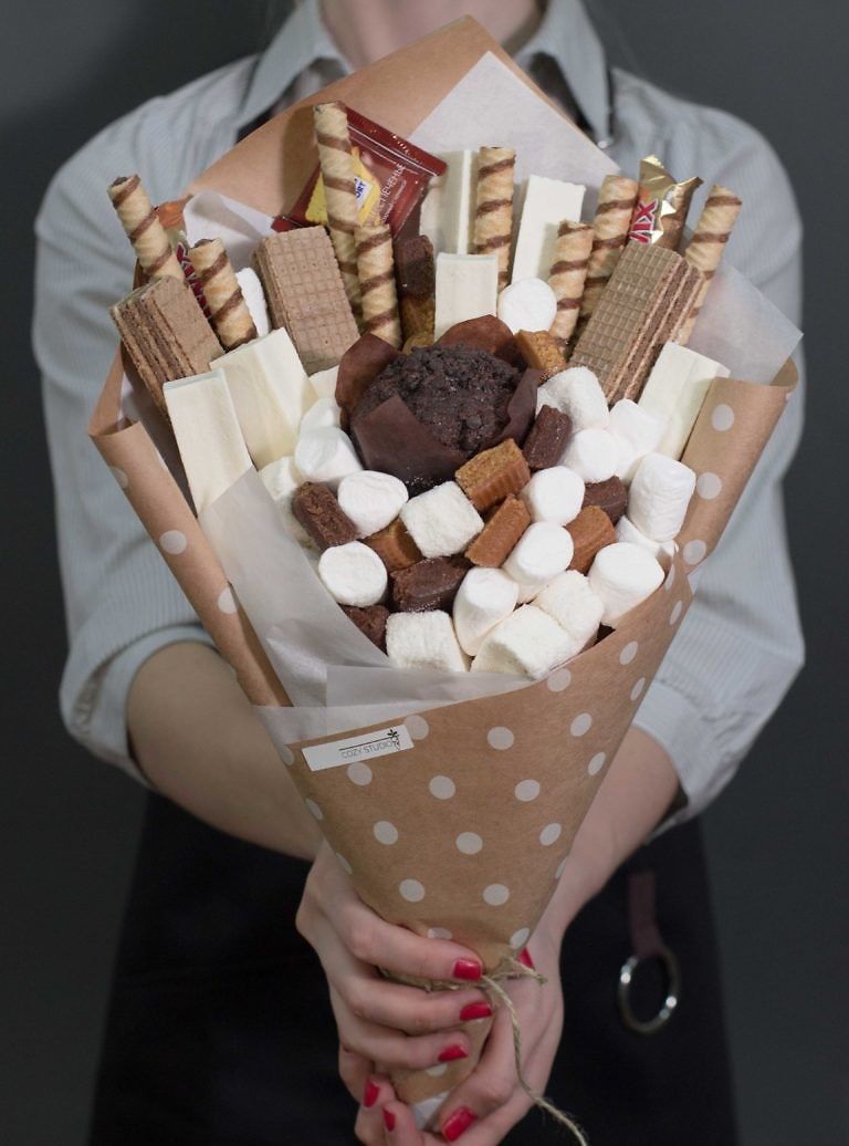 Букет из сладостей для мальчика